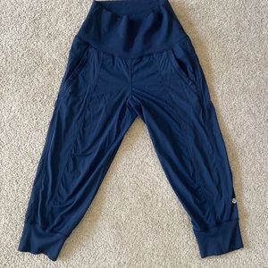 Lululemon studio crops with roll down waist band.